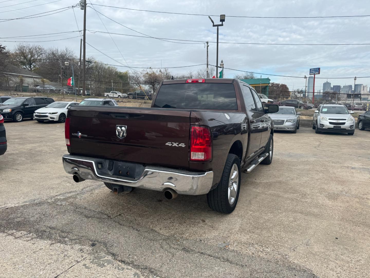 2013 RAM 1500 SLT Crew Cab SWB 4WD (1C6RR7LT1DS) with an 5.7L V8 OHV 16V engine, 6-Speed Automatic transmission, located at 301 S.first st, garland , TX, 75040, (972) 272-8878, 32.910500, -96.631042 - Photo#3